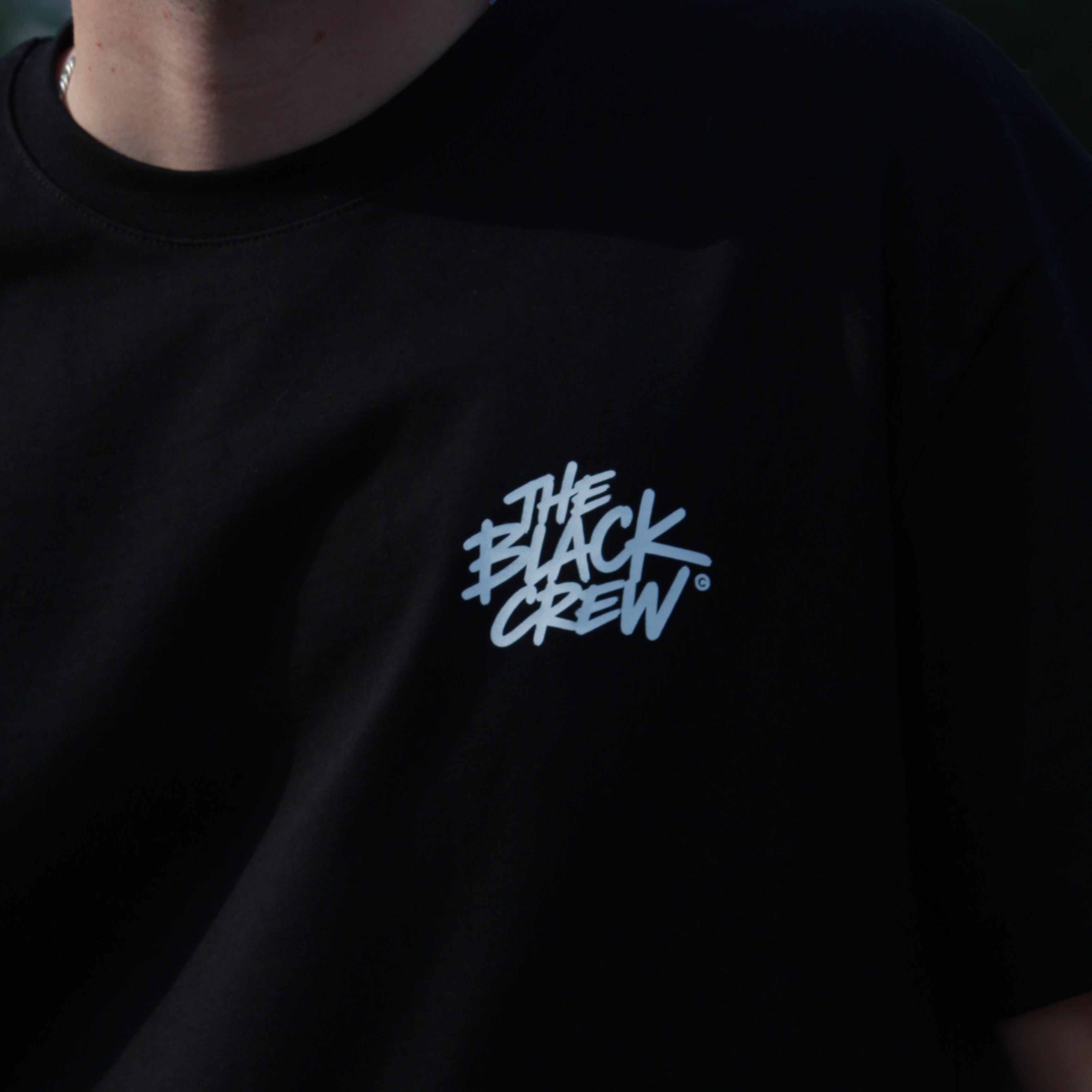Camiseta The Black Crew Personalizable – Silueta de Coche Custom | Edición Blanco y Negro