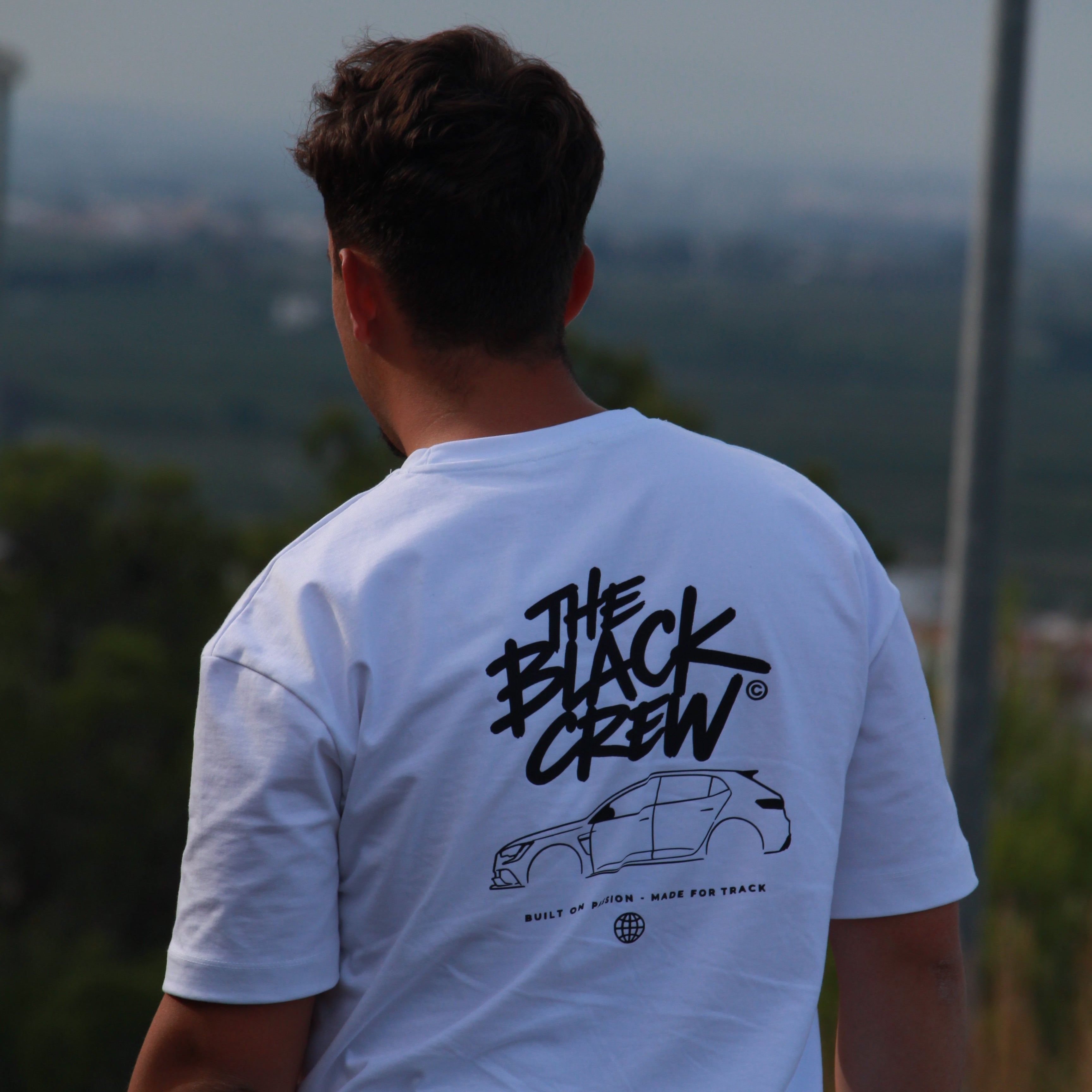 Camiseta The Black Crew Personalizable – Silueta de Coche Custom | Edición Blanco y Negro