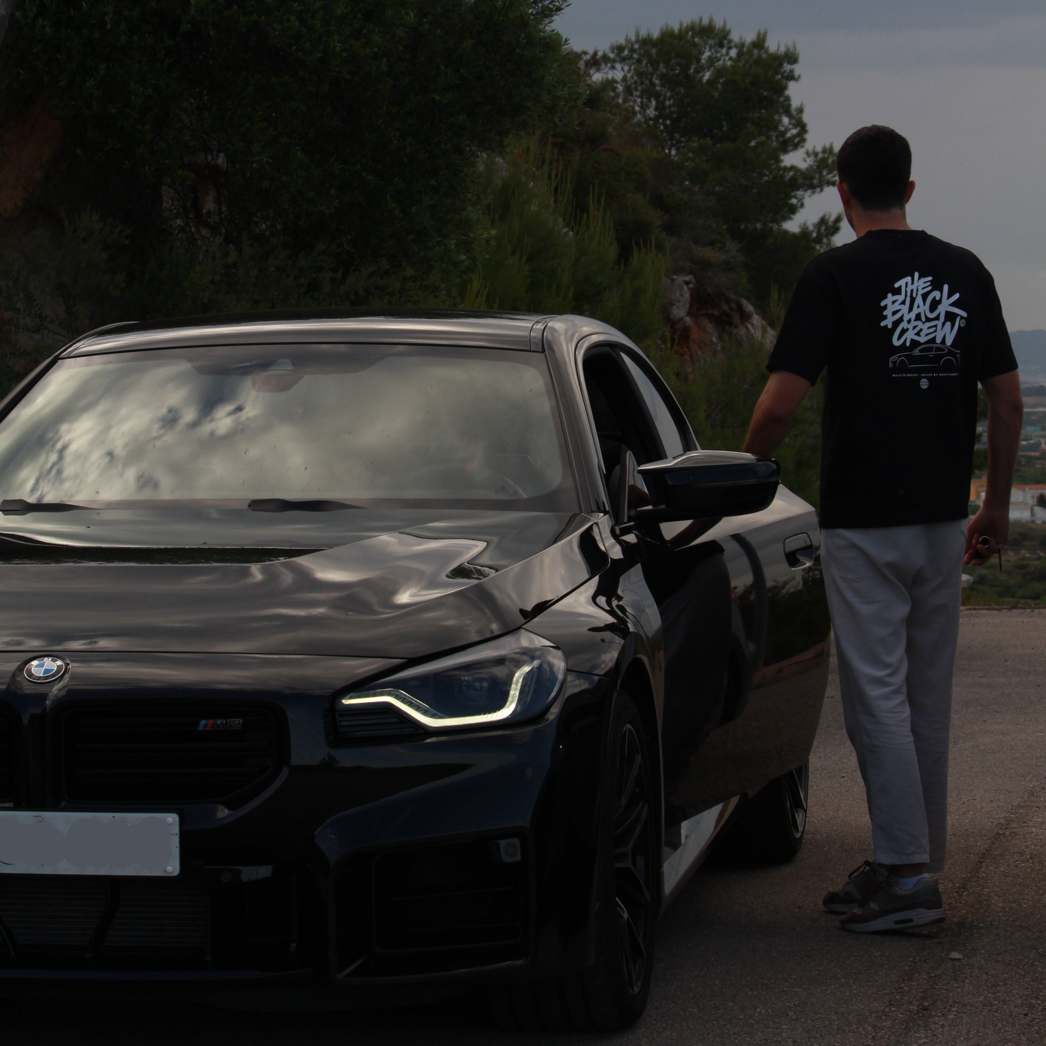 Camiseta The Black Crew Personalizable – Silueta de Coche Custom | Edición Blanco y Negro
