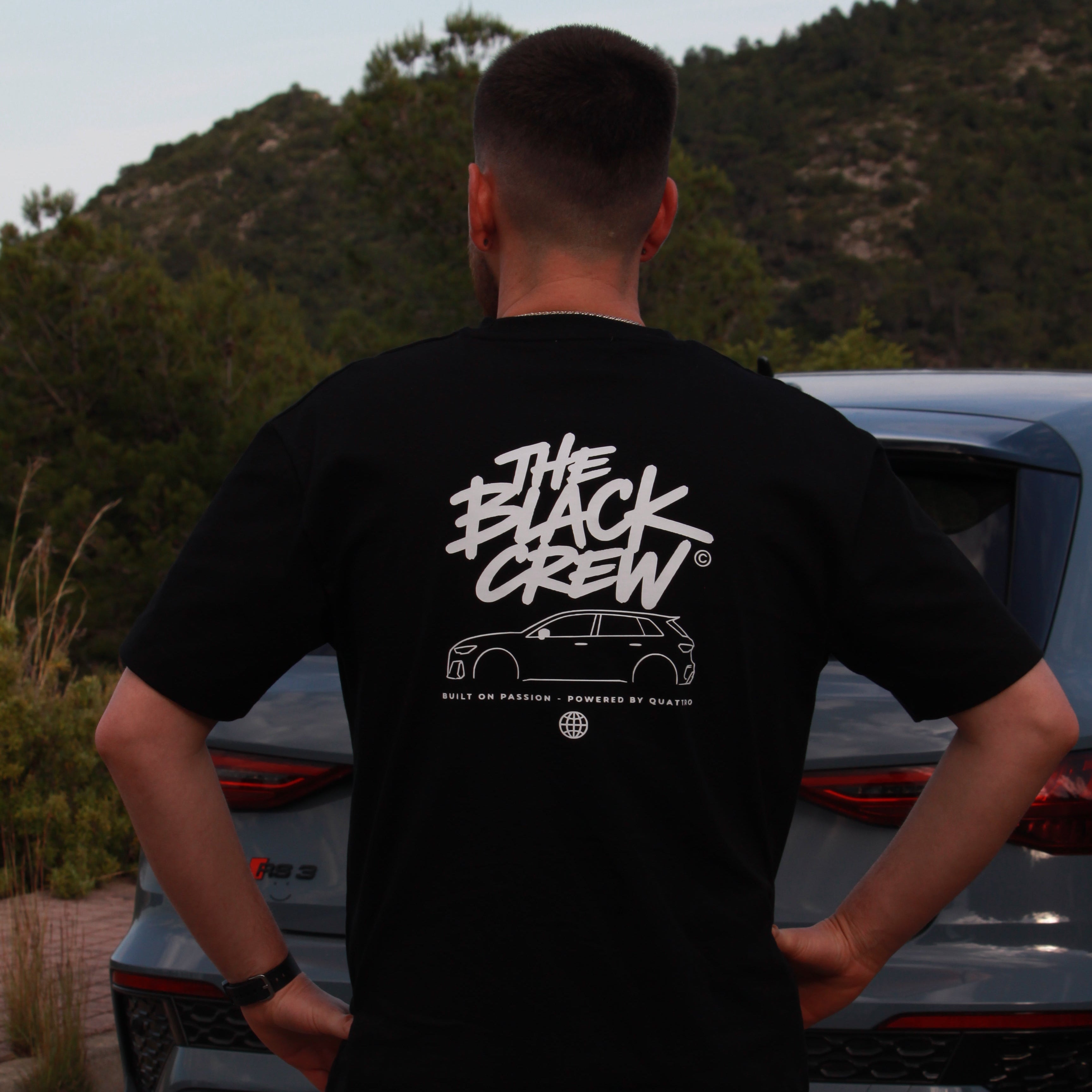 Camiseta The Black Crew Personalizable – Silueta de Coche Custom | Edición Blanco y Negro